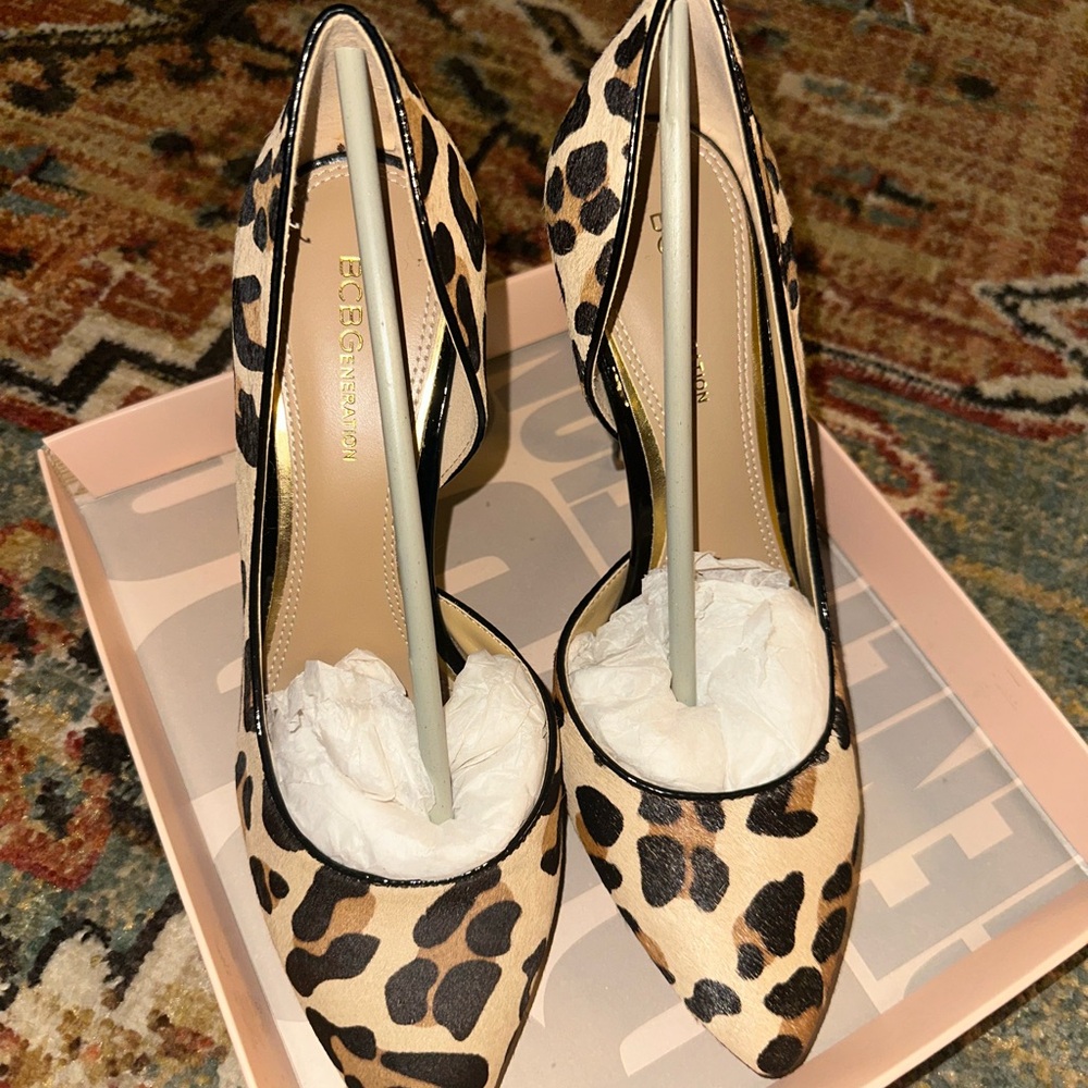 BCBGeneration Brown and Black Heels Leopard Print - Picture 3 of 5